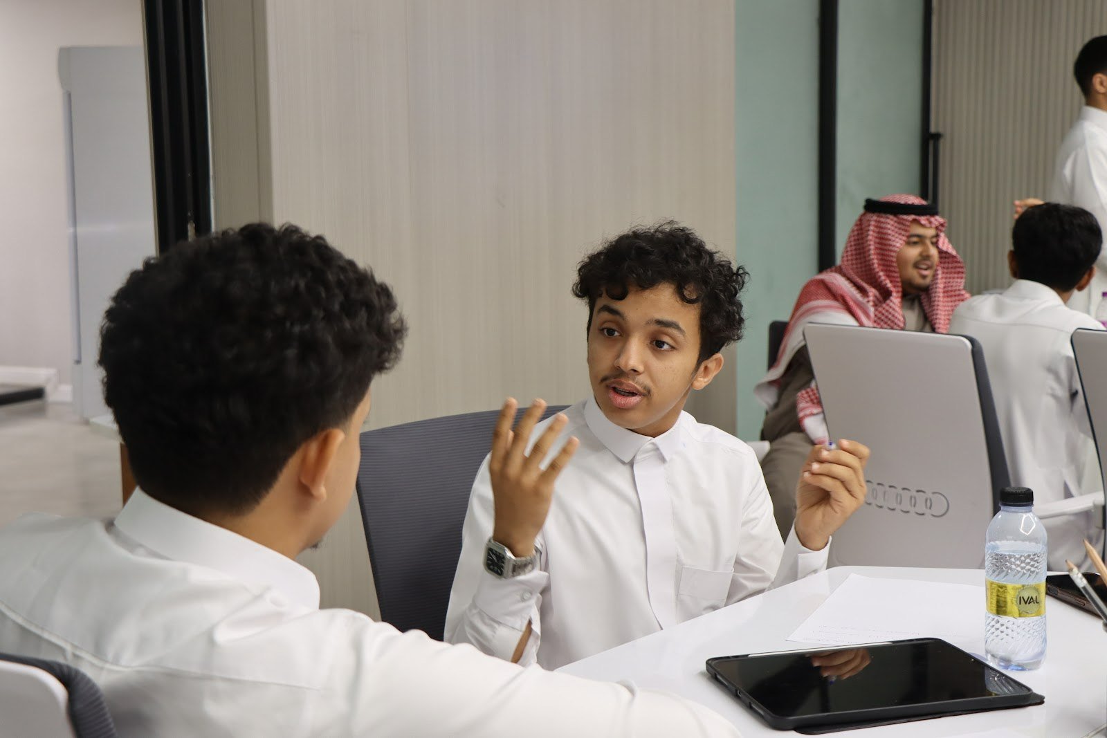 شباب مبادر وفعّال